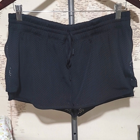 Ivy Park black workout Shorts - Picture 2 of 8